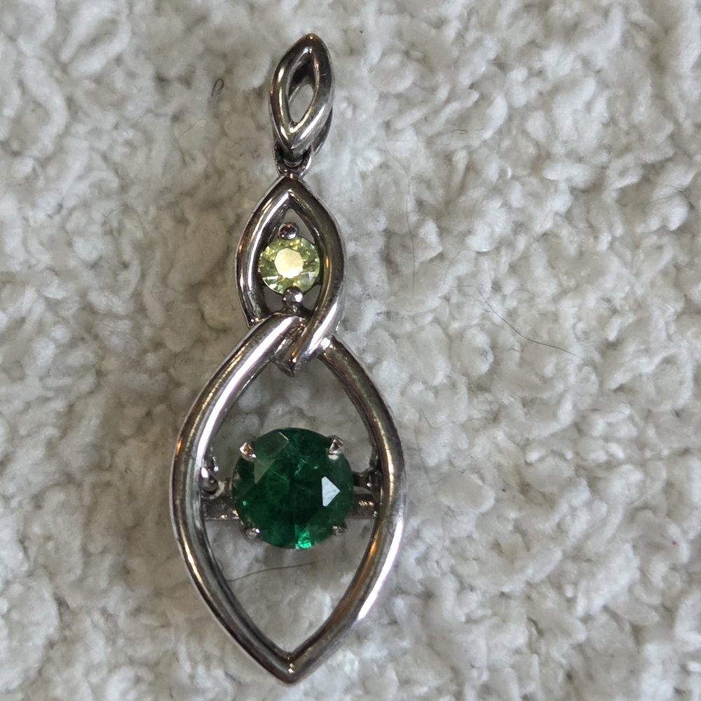 Elegant Silver Pendant with Green Gemstone